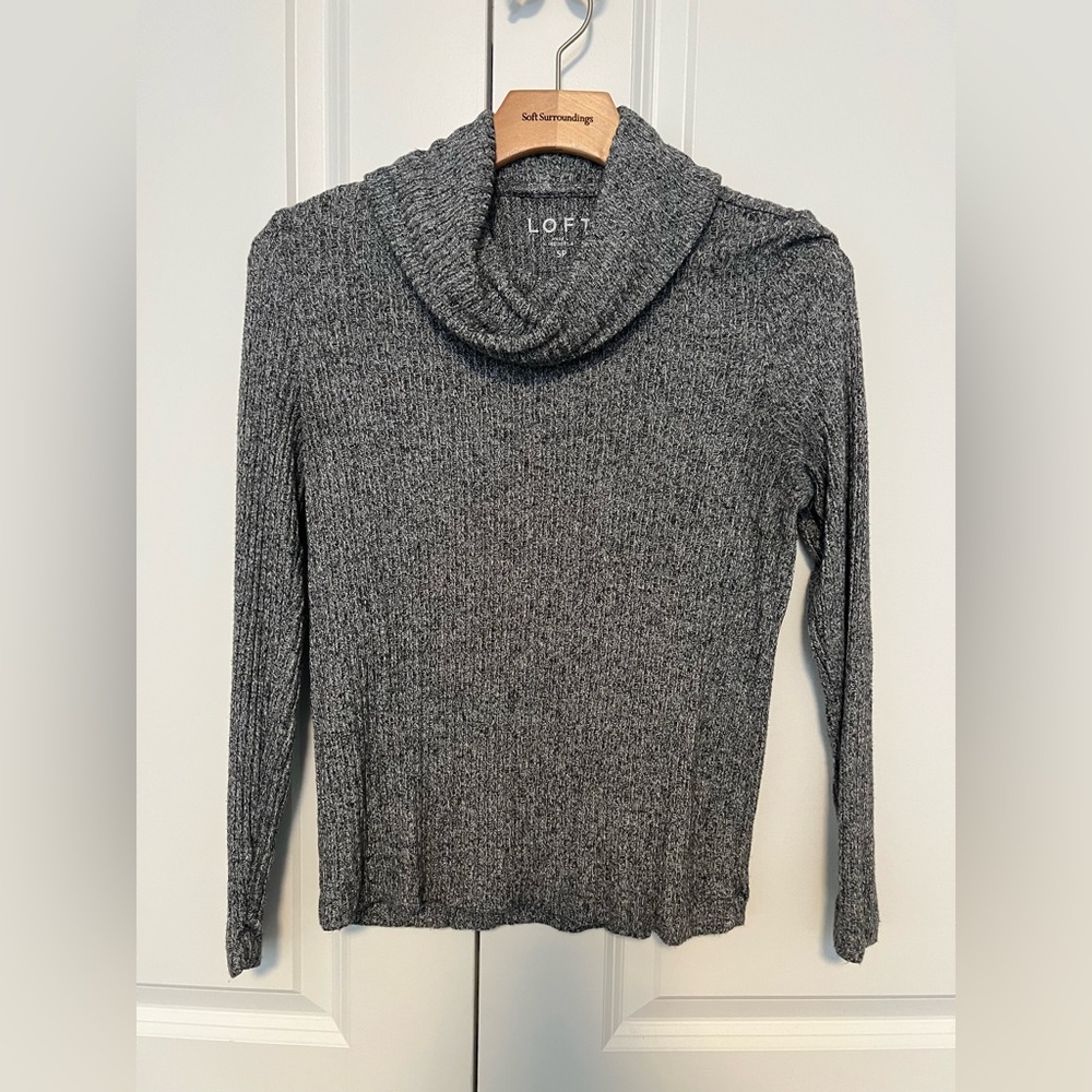 Loft
Heather grey scooped turtleneck sweater